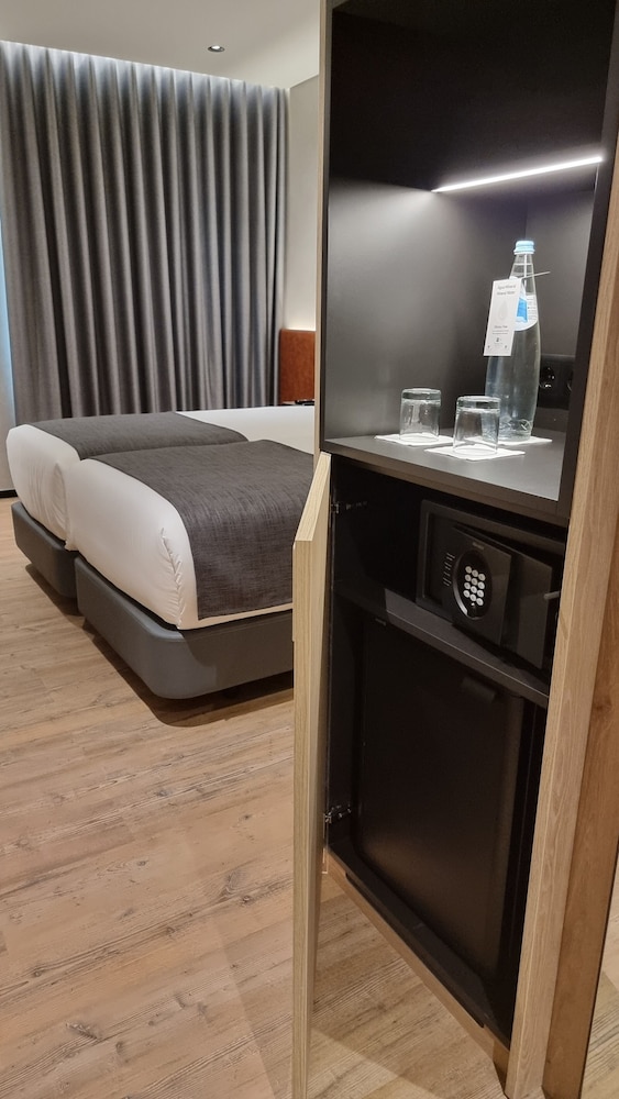 Standard Twin Room - Photo 10