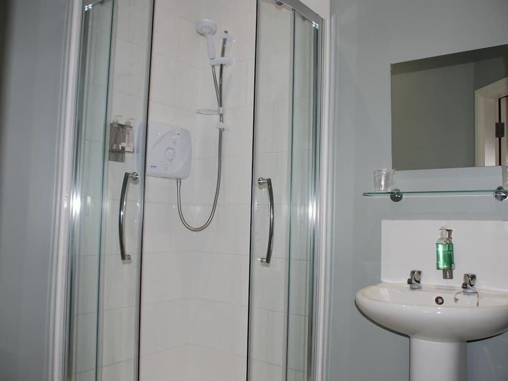 Suite, Ensuite photo 3