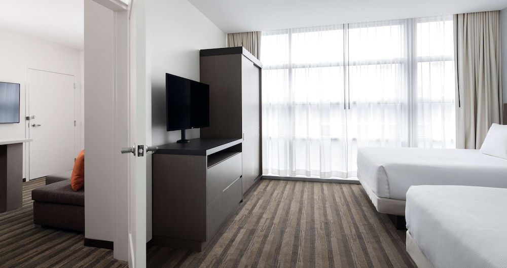 Room, Accessible, Bathtub (2 Queen Beds and 1 Sofa Bed, View)