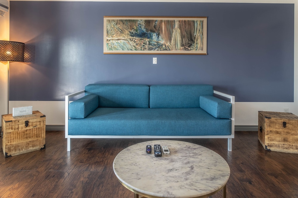 Suite, 1 King Bed, Kitchenette, Mountain View - Photo 7