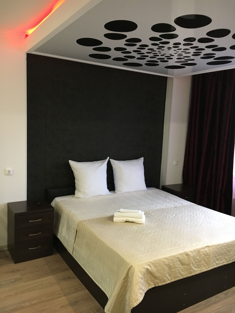Signature Room, Hot Tub (Crocus)