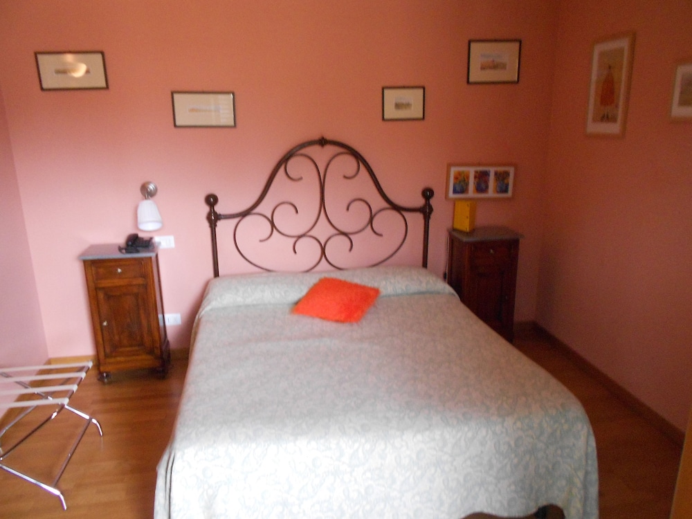 Double Room - Photo 15