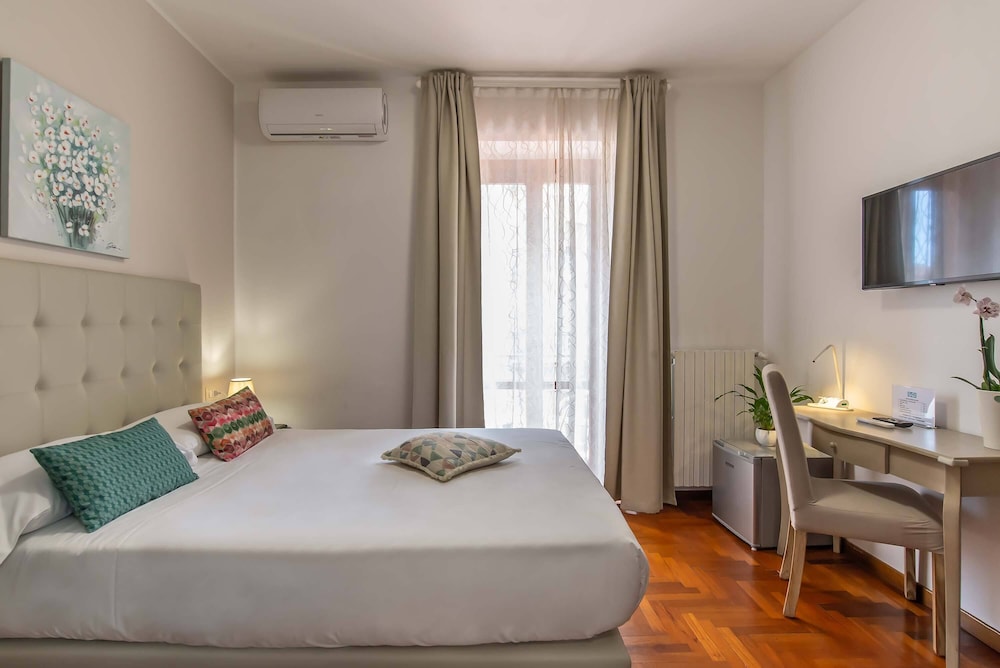 Junior Double Room, Balcony photo 3