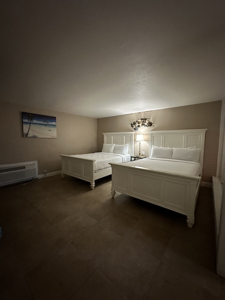 Deluxe Suite, 2 Queen Beds, Refrigerator & Microwave photo 1