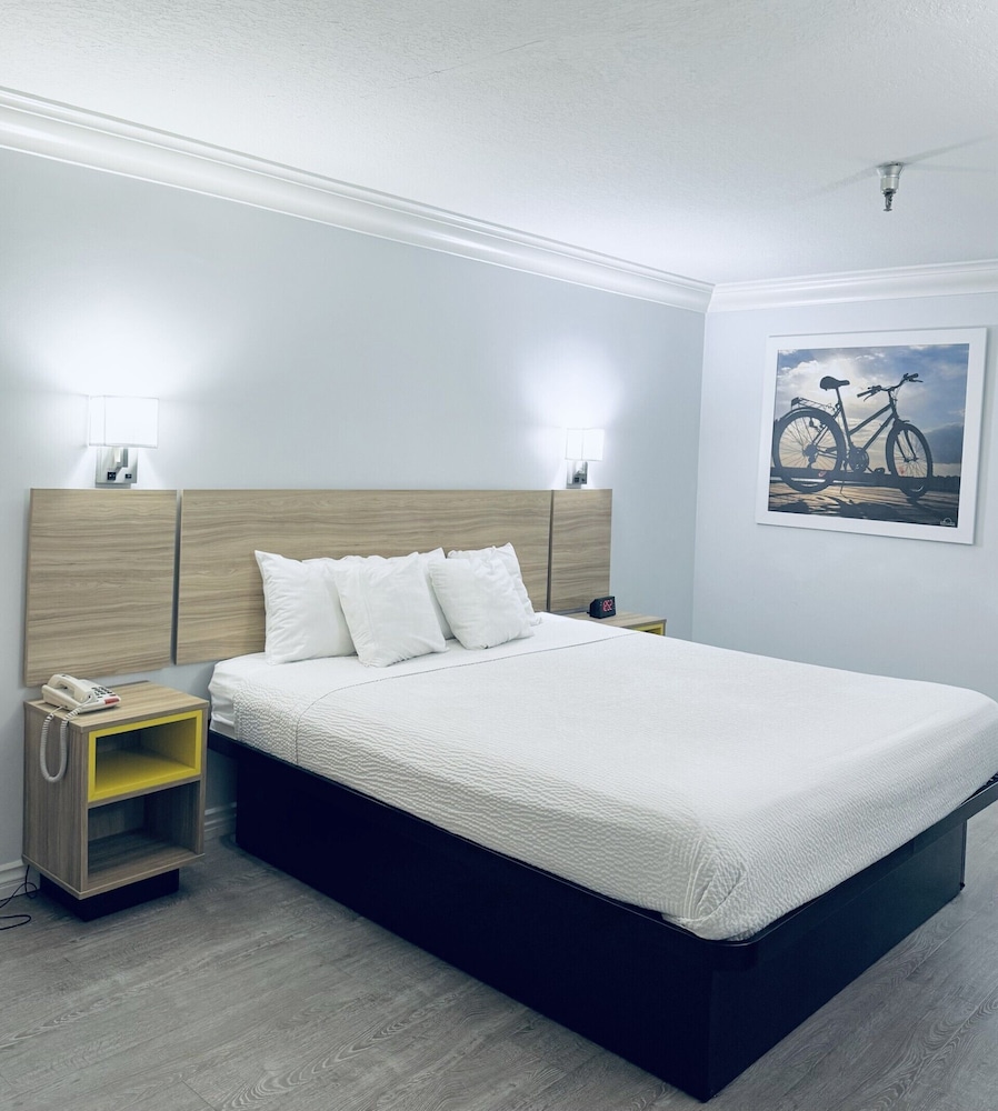 Standard Room, 1 King Bed - Photo 7