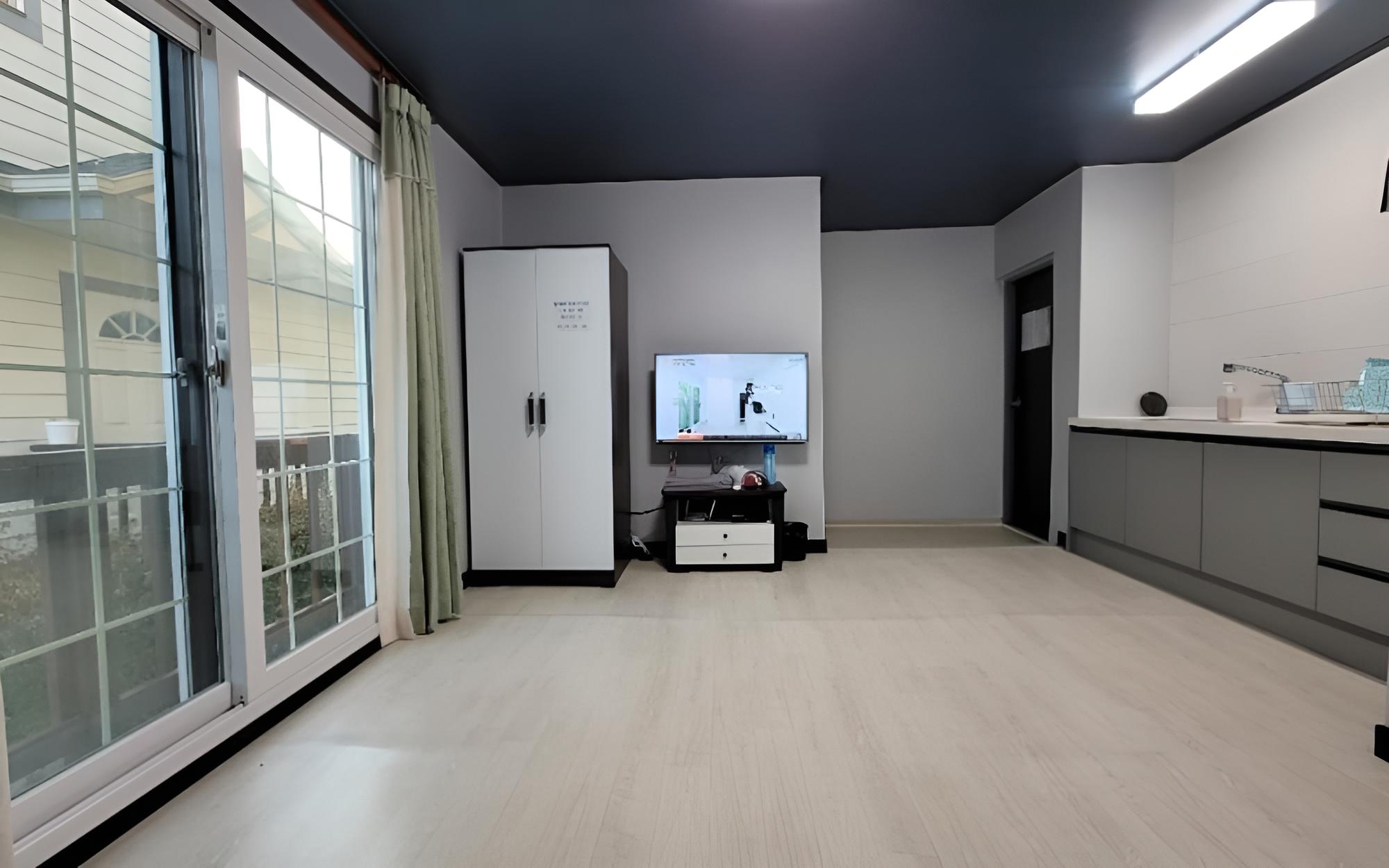 Room (Building A Room 102 (Ondol Room) Pet )