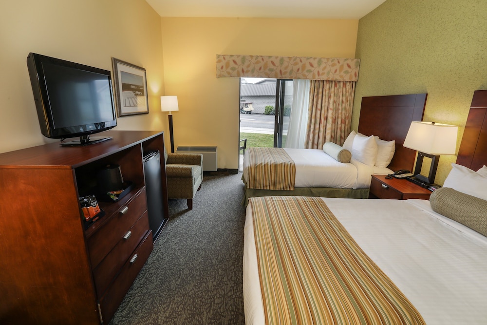 Double Room, 2 Double Beds, Golf View (Fairway) - Photo 1