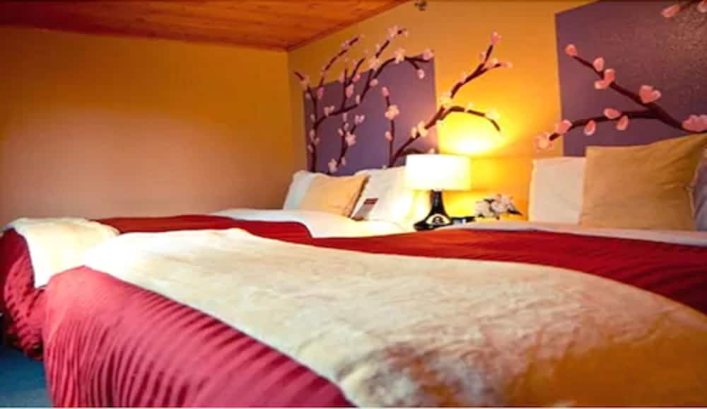 Deluxe Room, 2 Queen Beds, City View photo 1