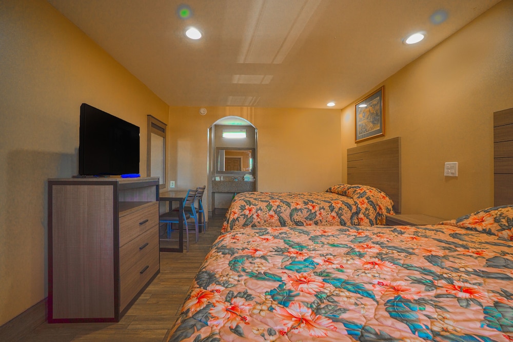 Room, 1 King Bed, Mobility Accessible, Non Smoking (Mobility, Roll-In Shower) - Photo 26