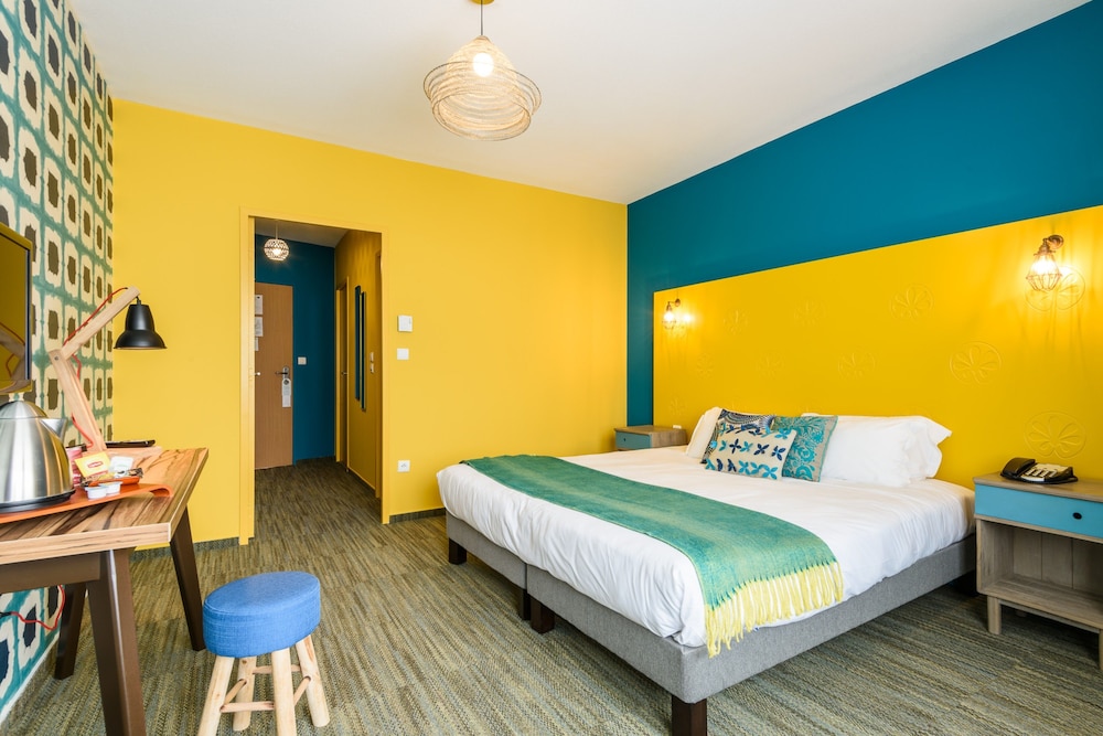 Comfort Room, Courtyard View, Ground Floor - Photo 4