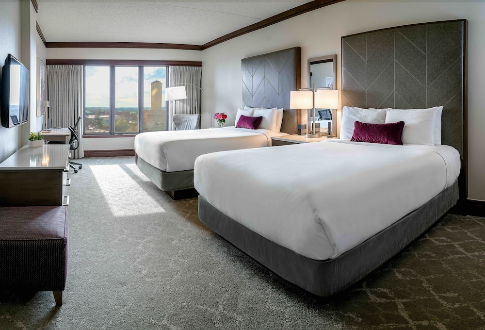 Deluxe Room, 2 Queen Beds photo 2