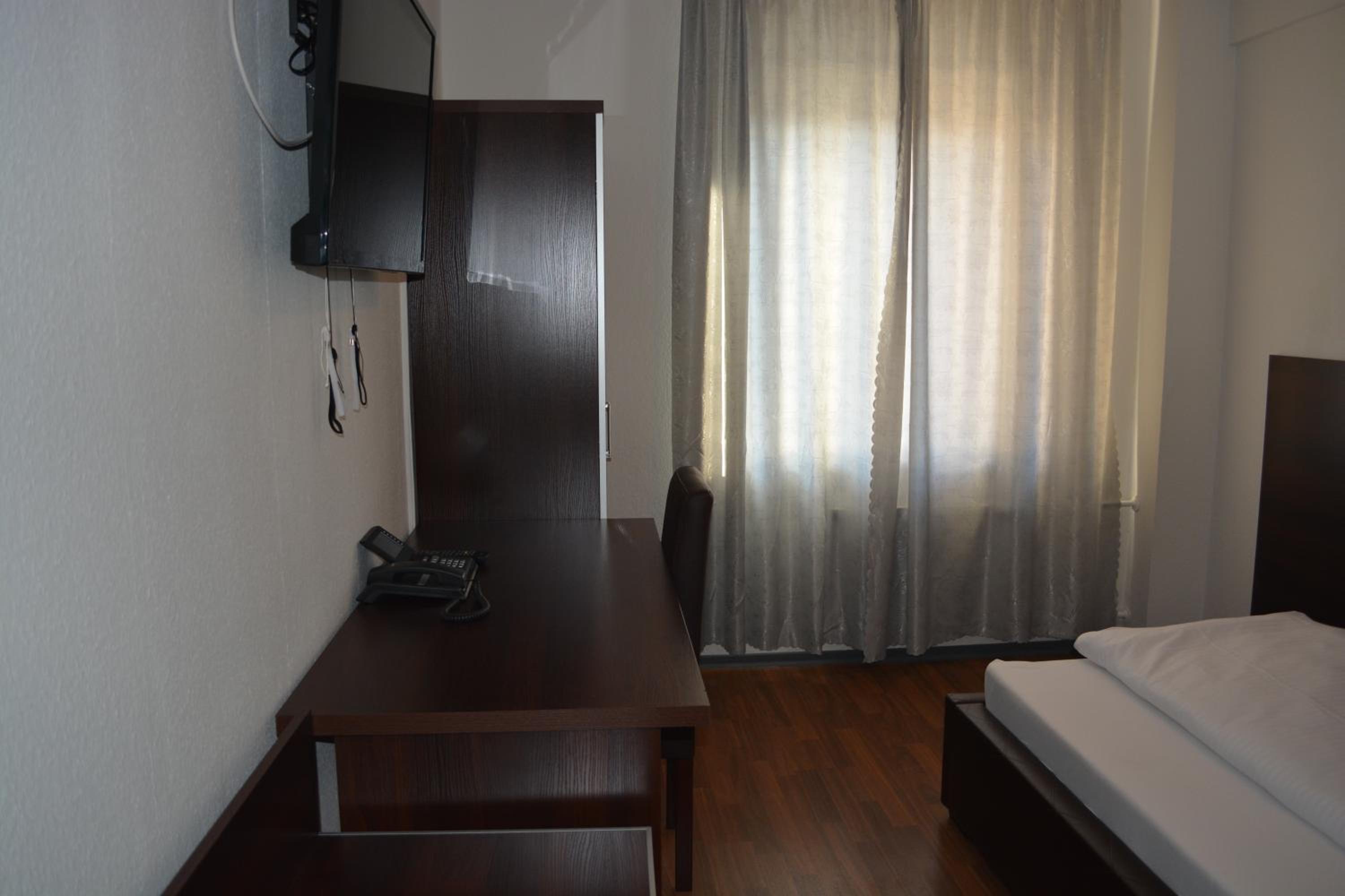 Double or Twin Room photo 3