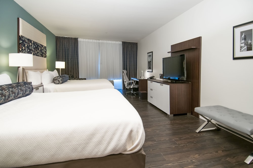 Standard Room, 2 Queen Beds - Photo 9