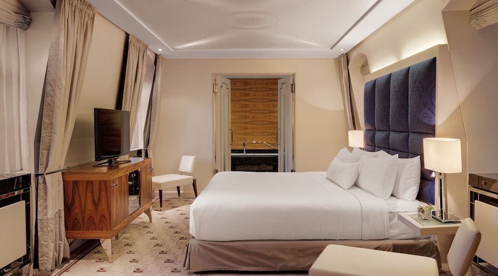 Deluxe Suite photo 2
