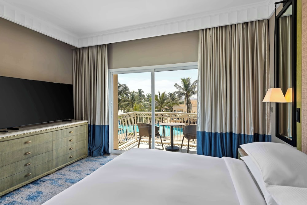 Deluxe Room, 1 King Bed, Sea View - Photo 4