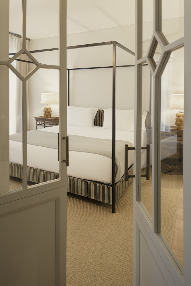 Suite Royal with Bathtub - Photo 1