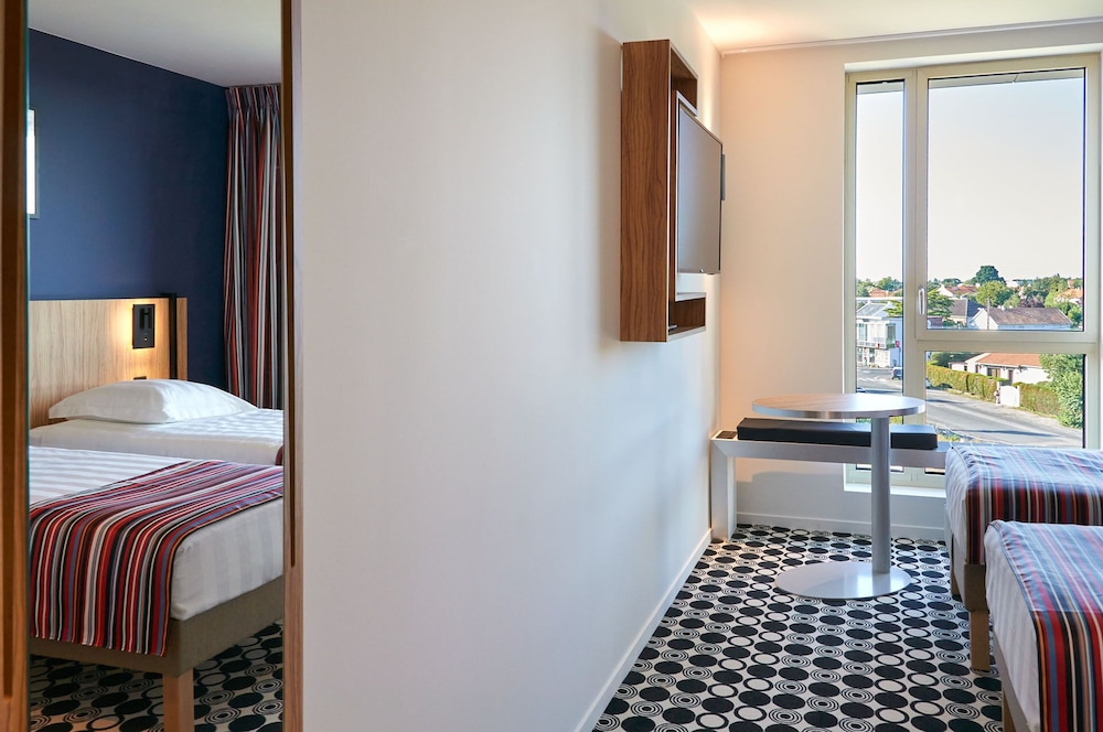 Standard Room, 2 Twin Beds - Photo 3