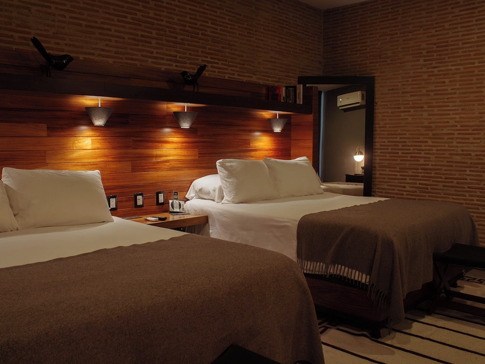Deluxe Room, 2 Queen Beds photo 3