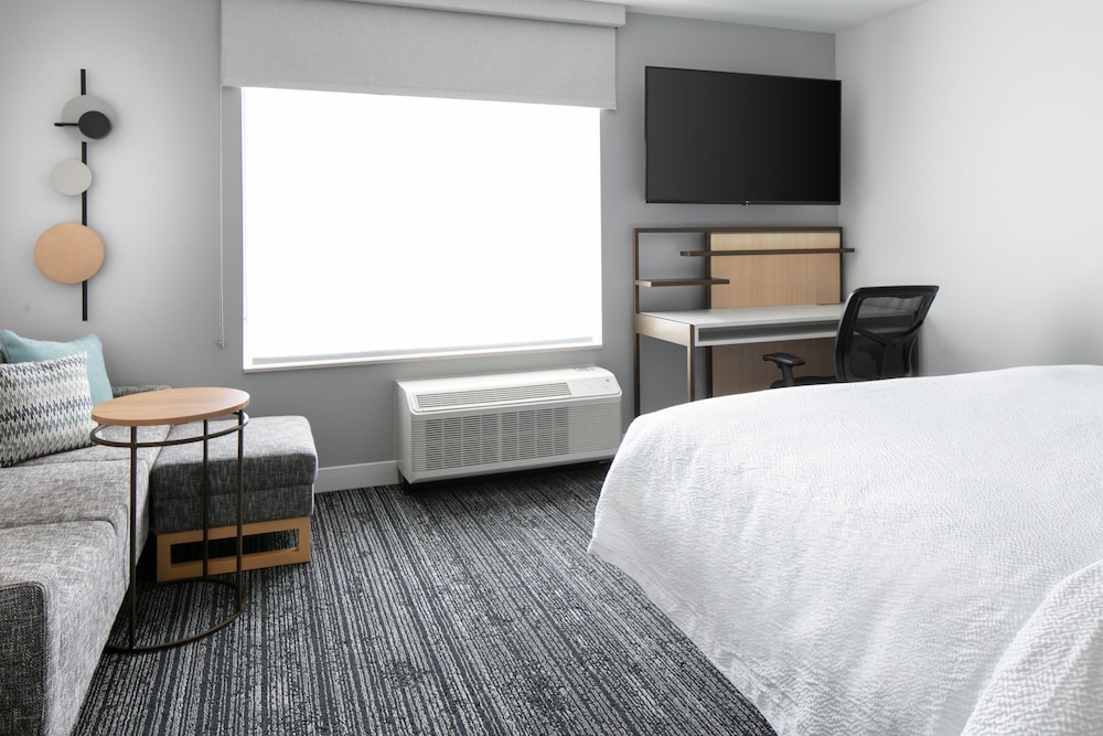 Studio, 1 King Bed with Sofa bed (Mobility/Hearing Accessible, Tub) photo 2