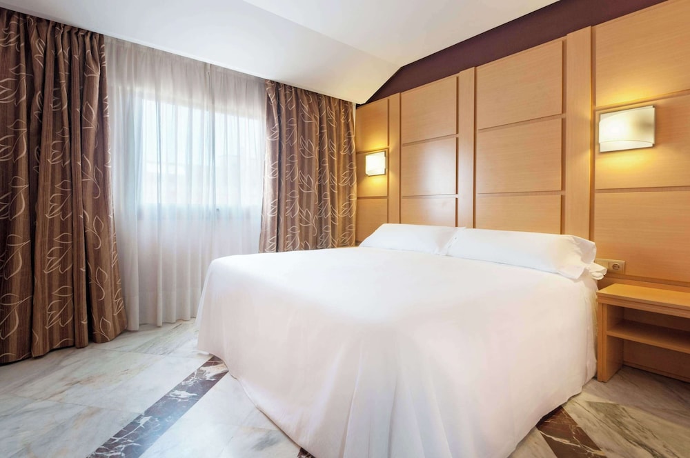 Superior Room, 1 King Bed (Con salon) - Photo 1