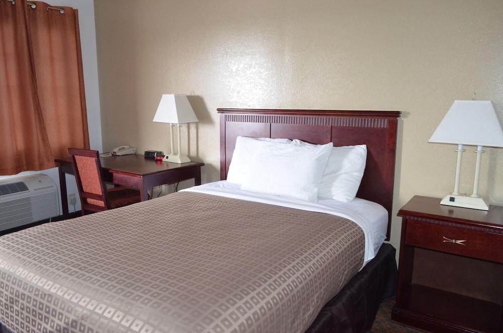 Standard Room, 1 Queen Bed, Non Smoking photo 3