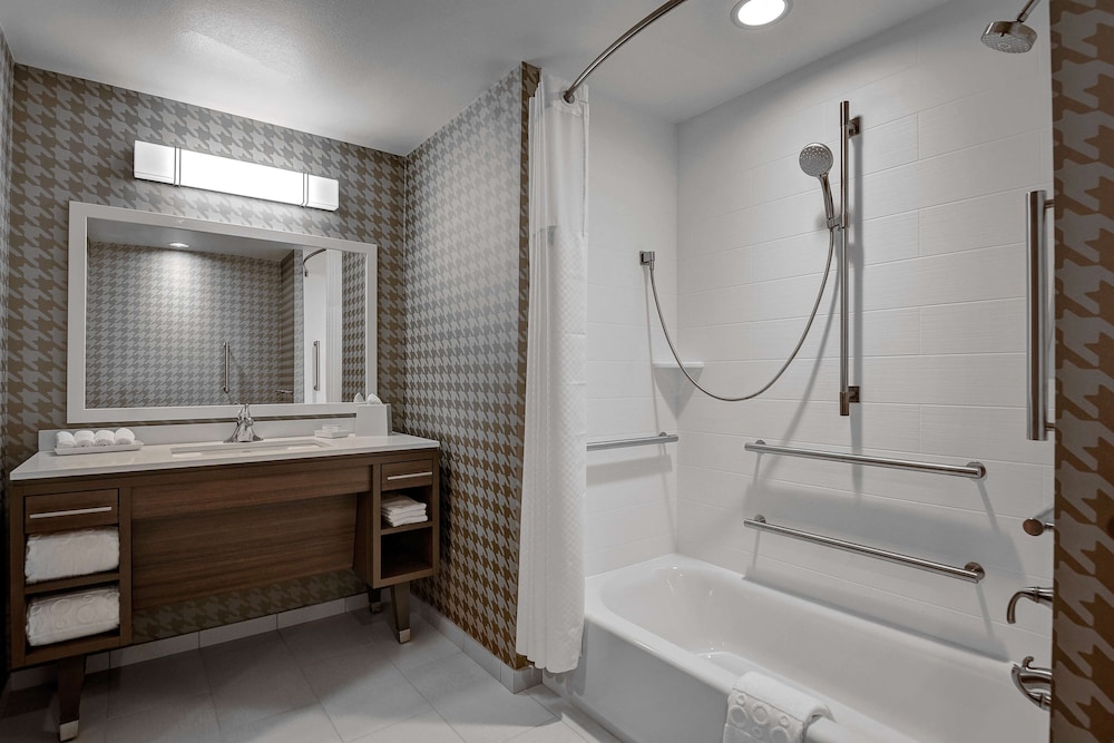 Standard Studio, 2 Queen Beds, Accessible, Non Smoking (Bathtub) - Photo 1