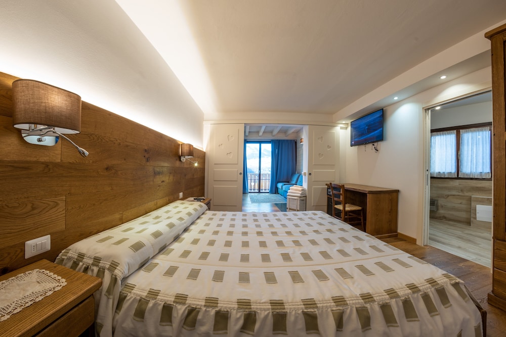 Superior Suite, Jetted Tub