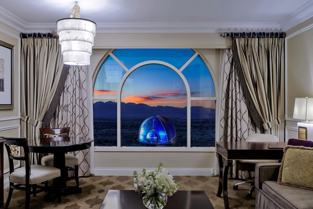 Luxury King Suite Sphere View