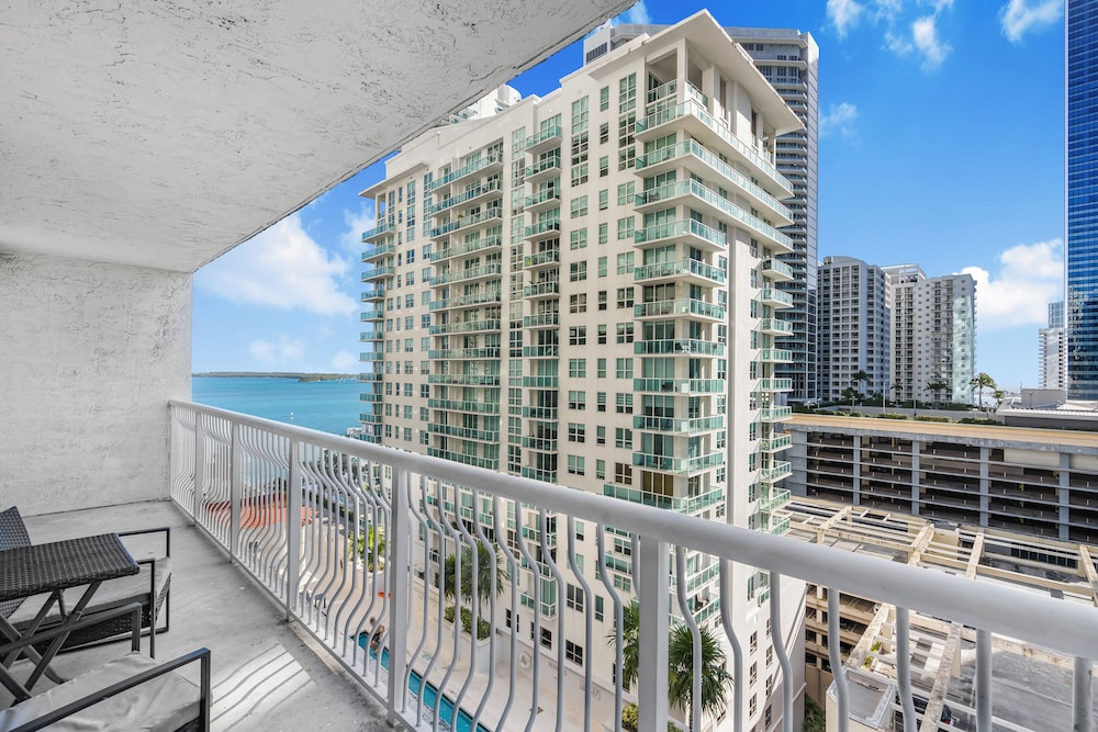 Luxury Condo, 1 Bedroom, City View photo 3