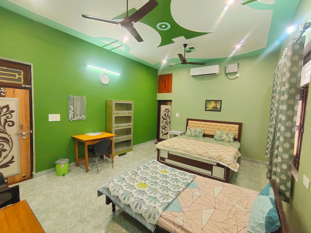 Luxury Quadruple Room, City View