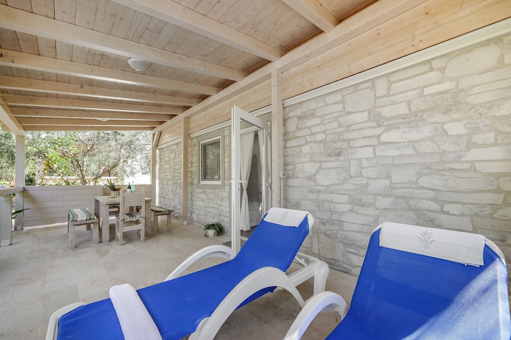Mobile Home, 2 Bedrooms, Pool View (D3) photo 3