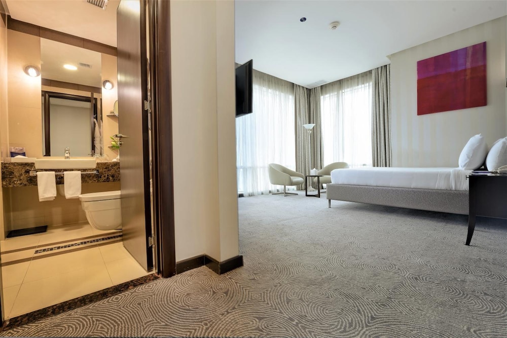 Deluxe Double Room, 1 King Bed photo 3