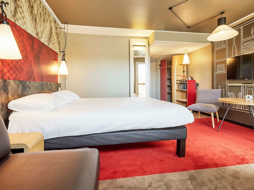 Premium Double Room, 1 Double Bed with Sofa bed, Balcony - Photo 2