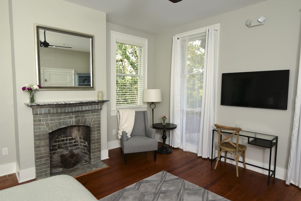 Luxury Room, 1 King Bed, River View