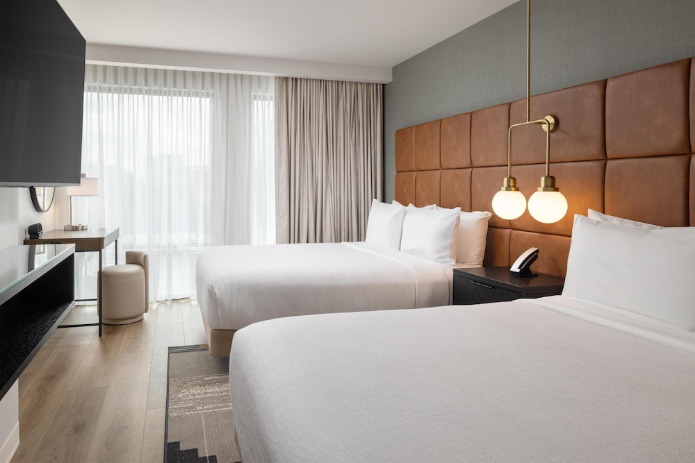 Suite, 2 Queen Beds, Accessible, Corner (Hearing, 2 Rooms)