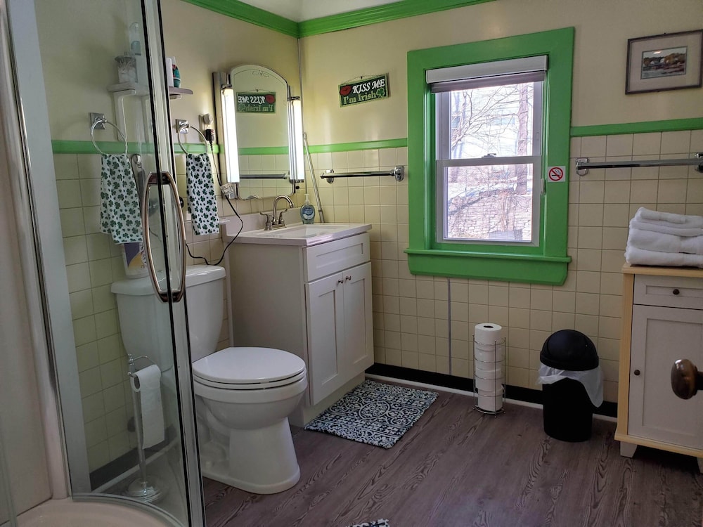 Irish pub (Quadruple room with Private Bathroom) - Photo 2