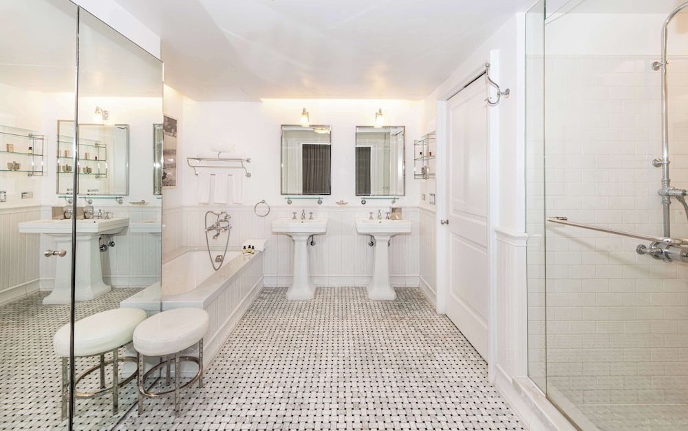 Suite, 1 King Bed, Balcony (Beverly Hills)