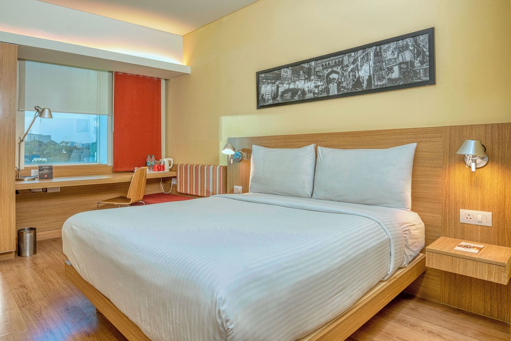 Standard Room, Queen Bed, with Extra Benefit
