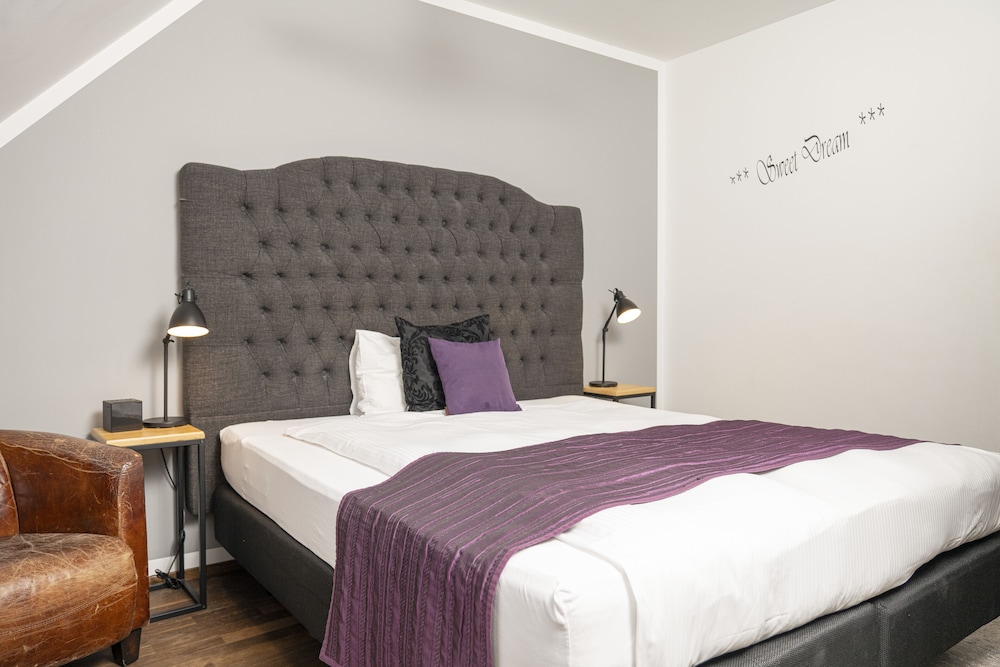 Standard Double Room, 1 King Bed, Non Smoking, City View photo 2