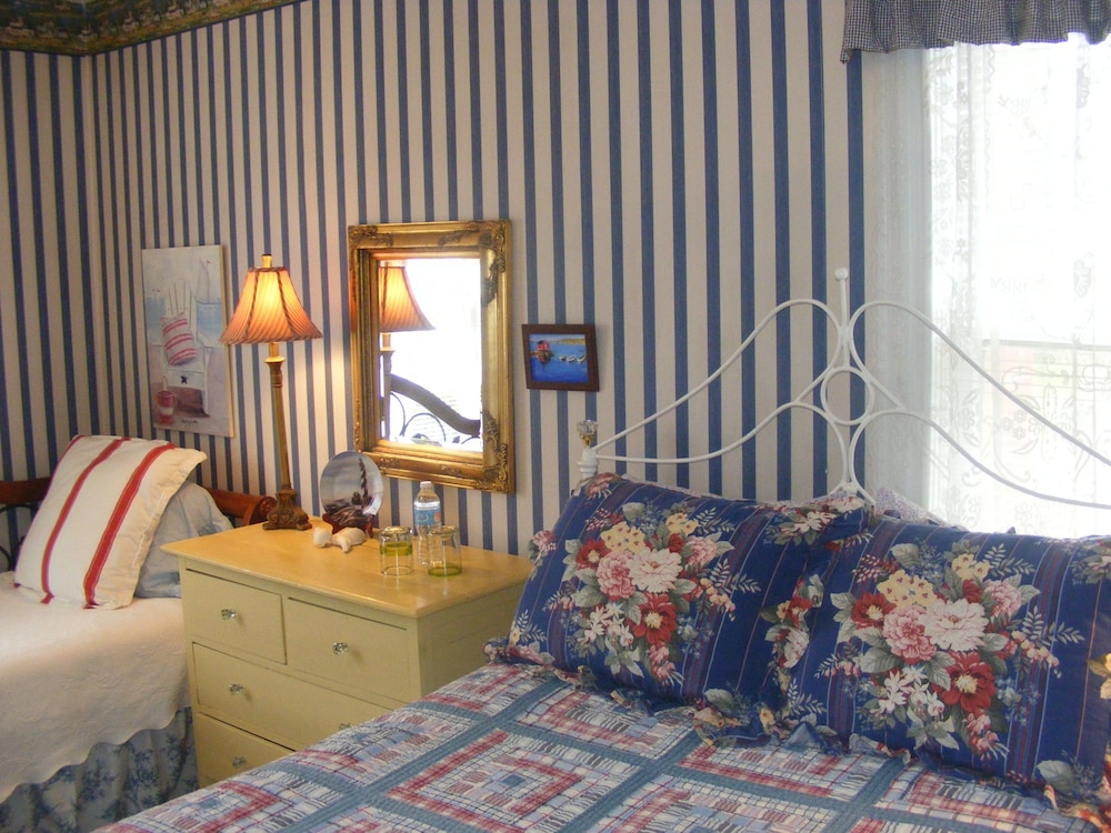 Room, Multiple Beds, Garden View photo 1