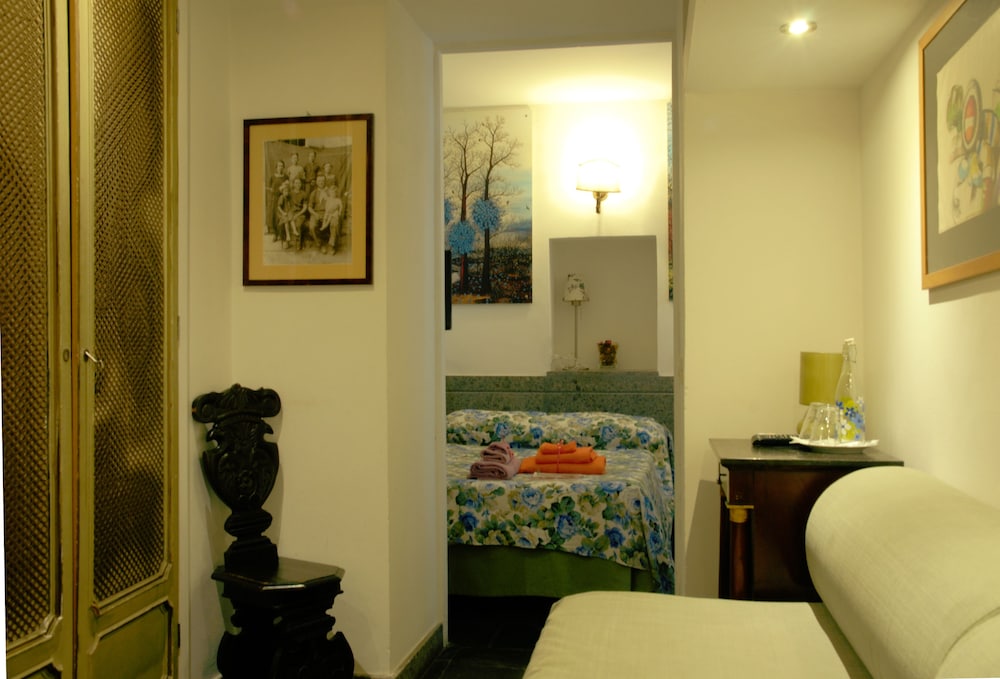 Economy Room, Private Bathroom (External) photo 2