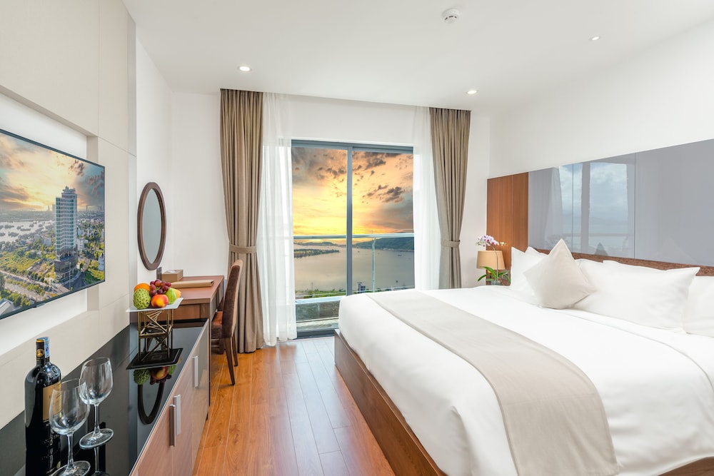 Deluxe Double Room, Balcony, Bay View