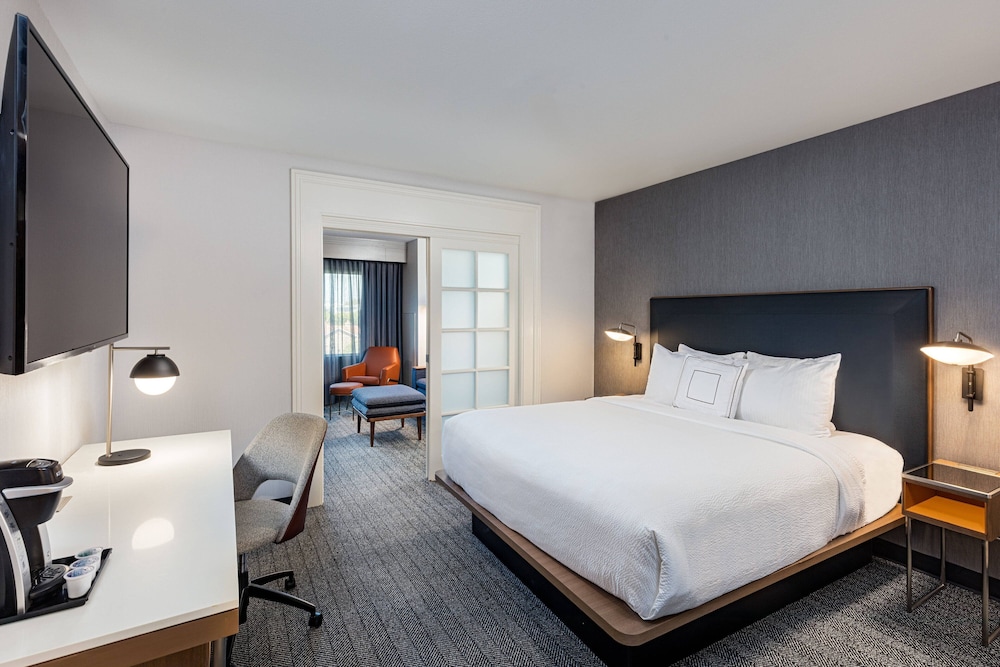 Suite, 2 Bedrooms (View) - Photo 1