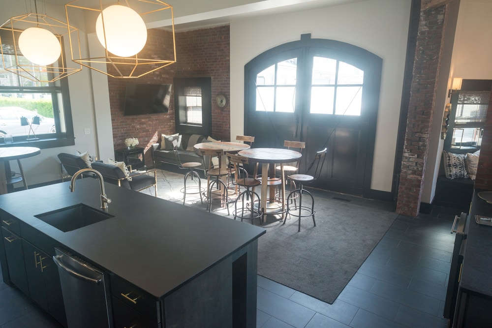 Luxury House, 6 Bedrooms photo 2