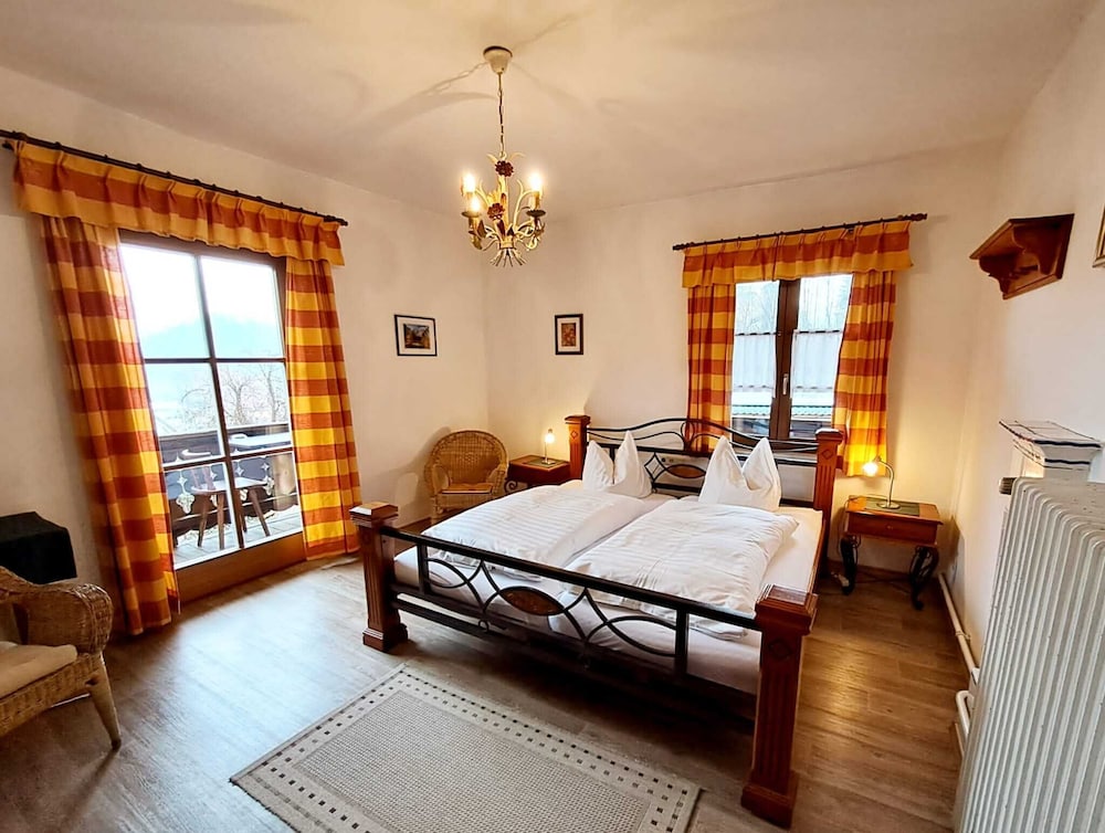 Traditional Twin Room, Courtyard Area (Room 3) photo 2
