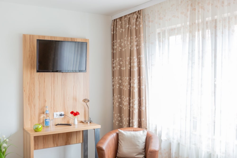 Standard Double Room - Photo 10