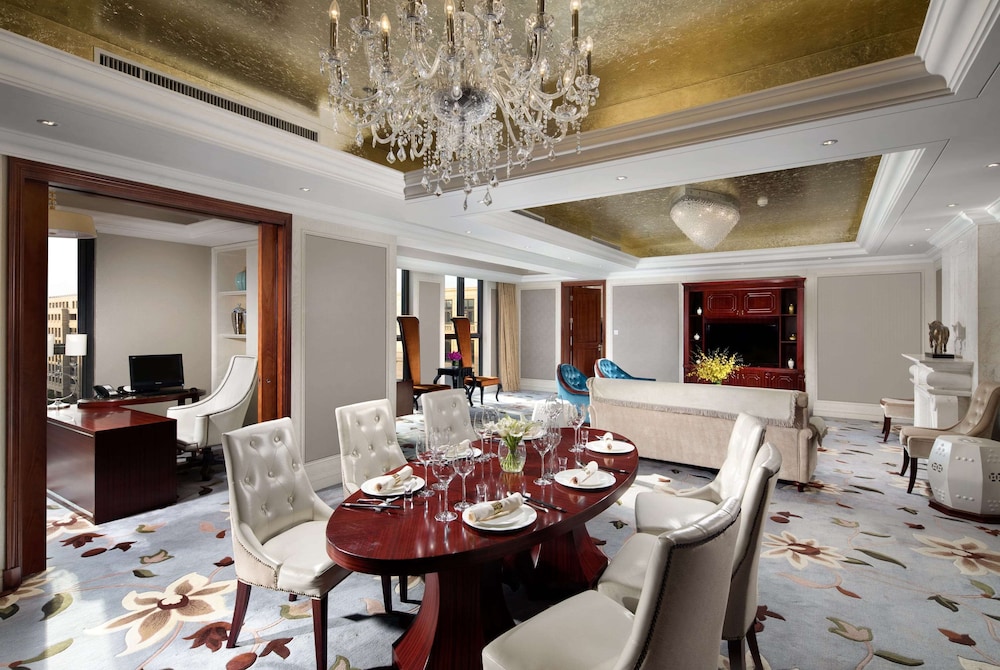 Suite, 1 King Bed, Smoking (Embassy) photo 1