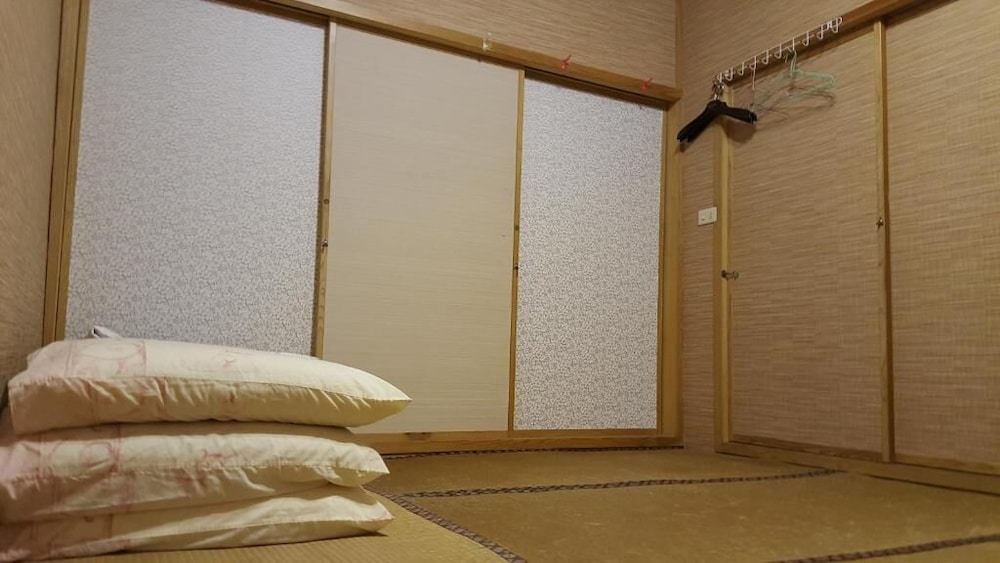 Shared Dormitory, Women only, Shared Bathroom