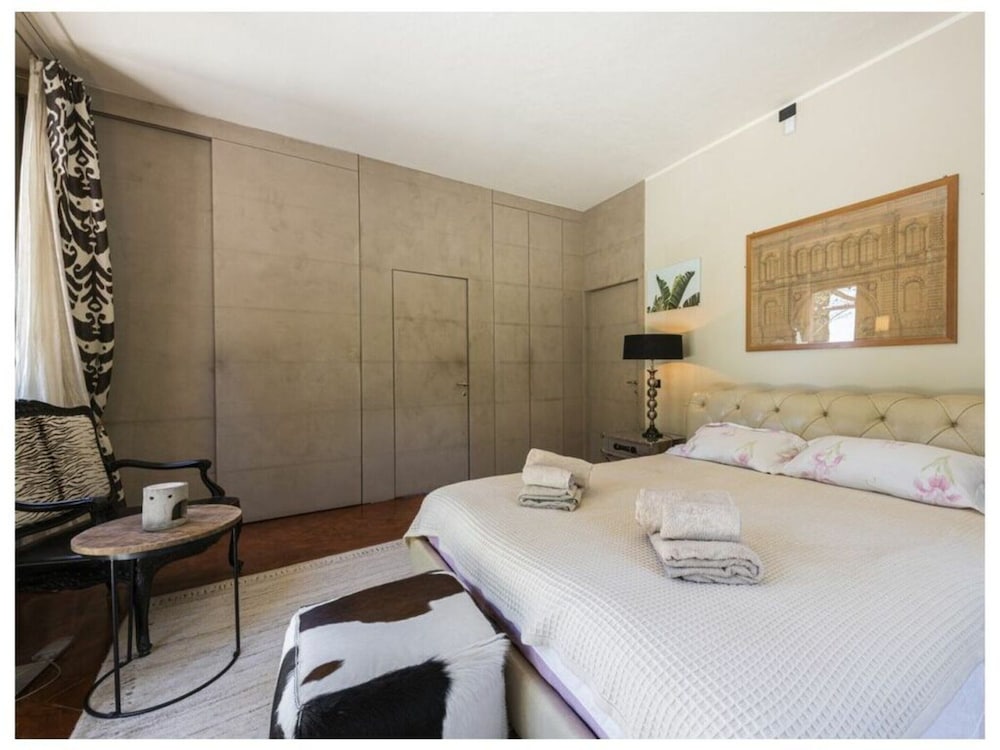 Villa photo 1