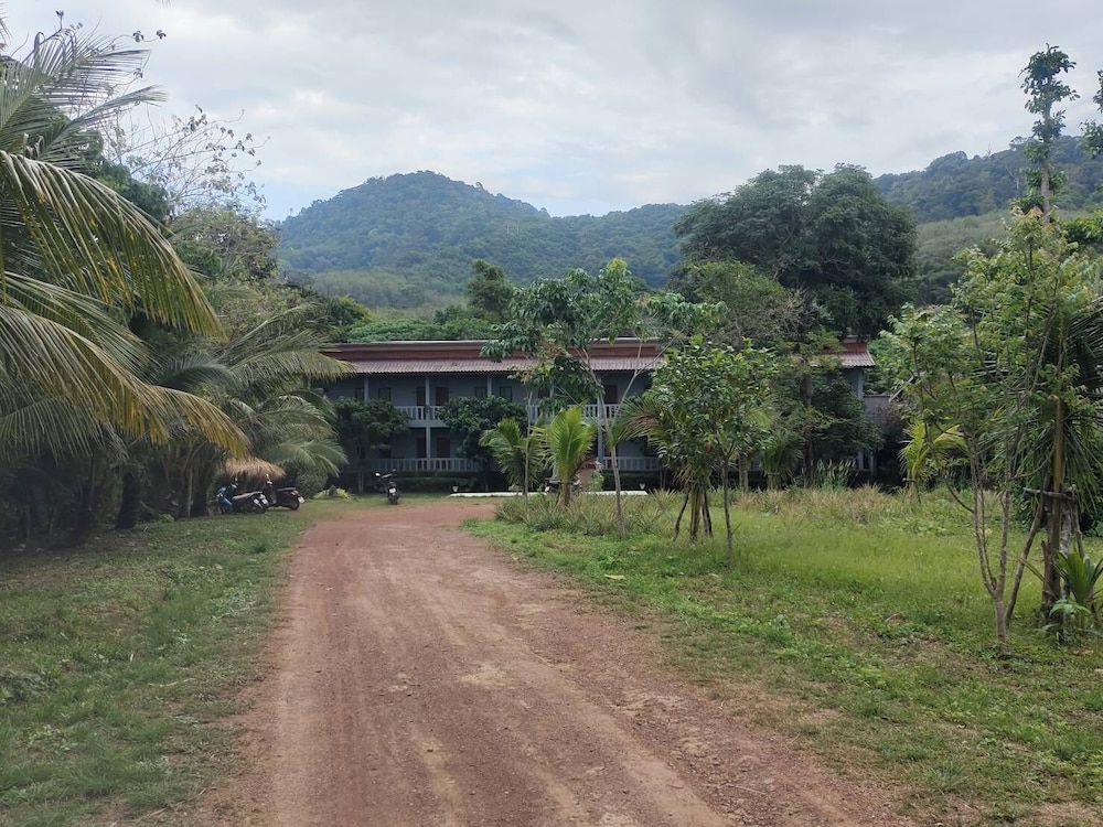 Hillside (300 Meters from Beach) photo 2